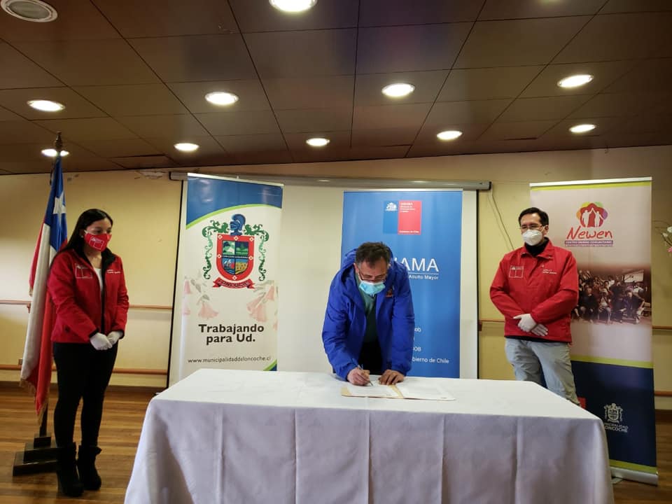 Lee más sobre el artículo Municipalidad de Loncoche firma convenio para ampliar apoyo a adultos mayores en medio de la pandemia.