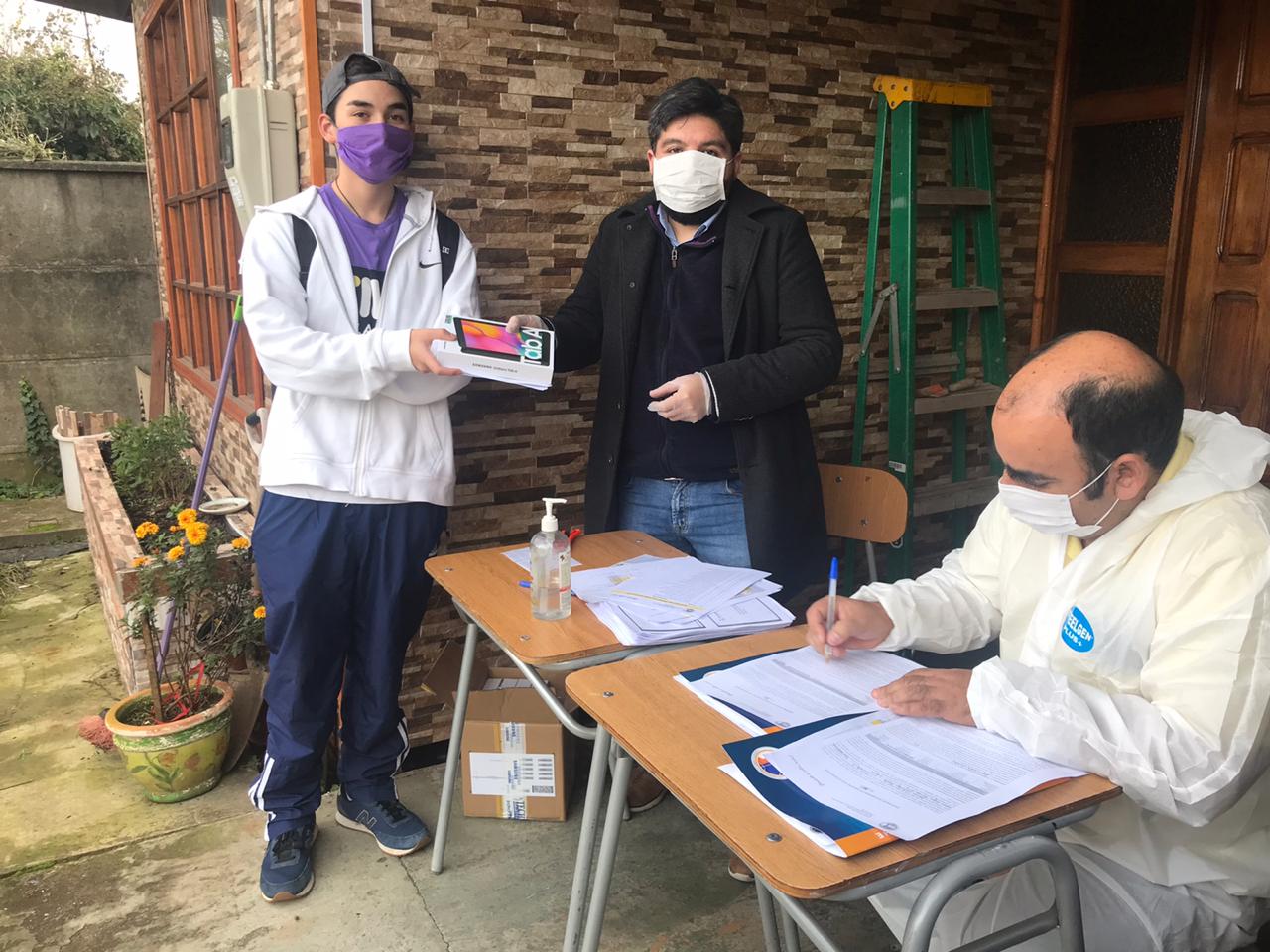 En este momento estás viendo Compran 250 tablet para que alumnos tengan «clases virtuales» en Loncoche.