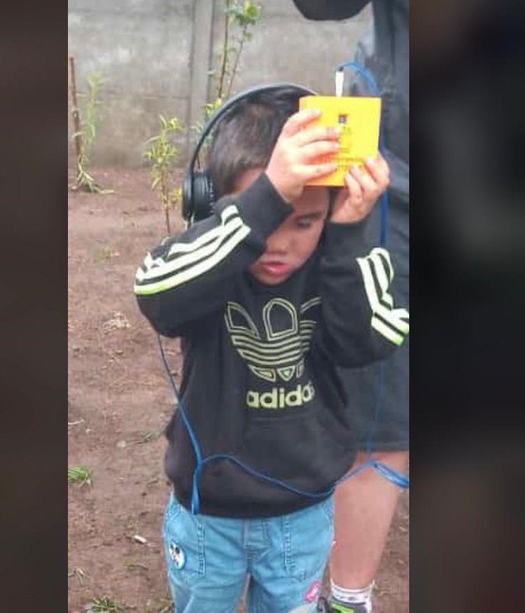 En este momento estás viendo Personas en situación de discapacidad visual de Loncoche logran percibir eclipse con dispositivo único en el país.