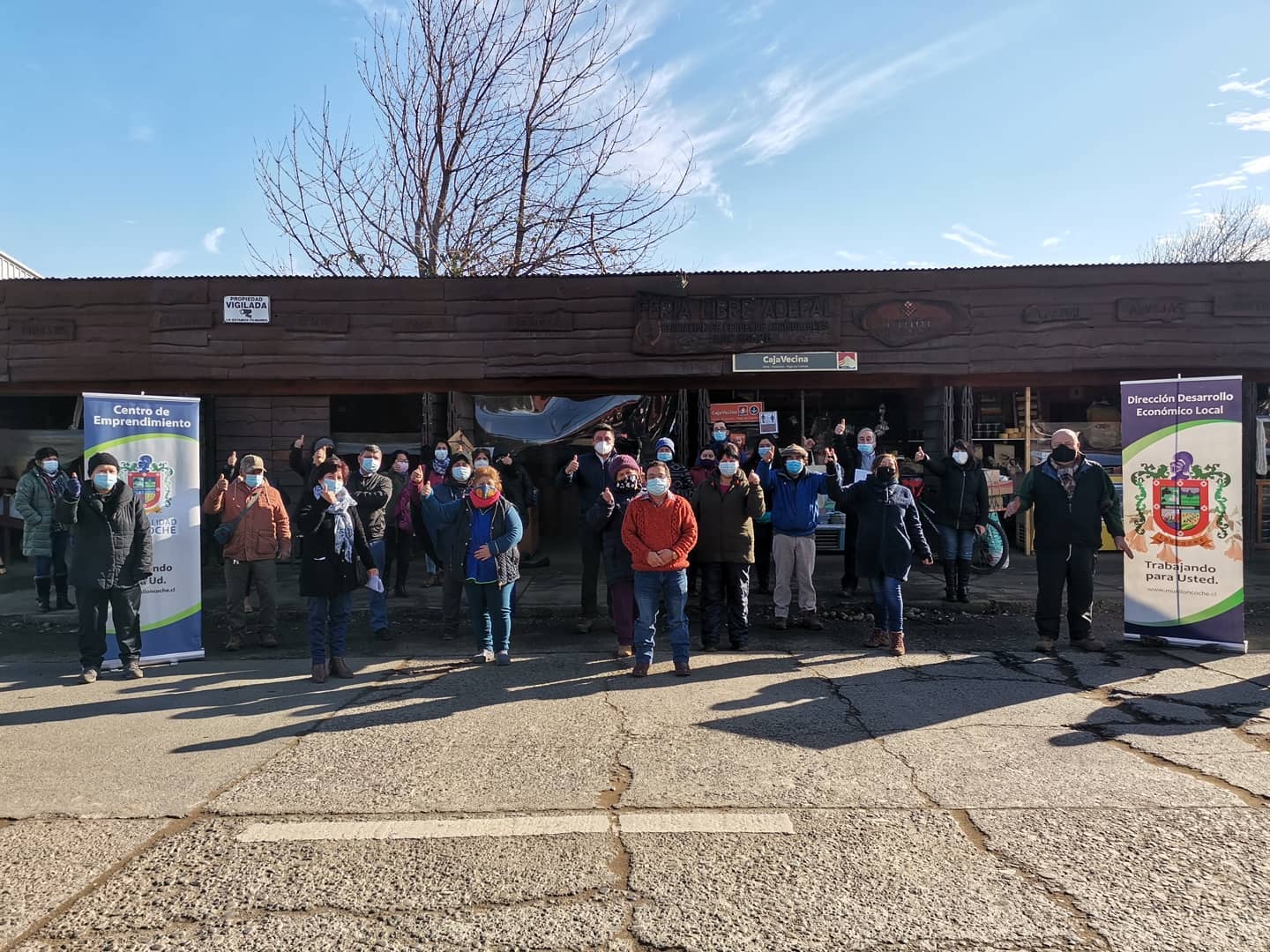 En este momento estás viendo ALCALDE ALEXIS PINEDA SE REÚNE CON FERIANTES DE LONCOCHE.