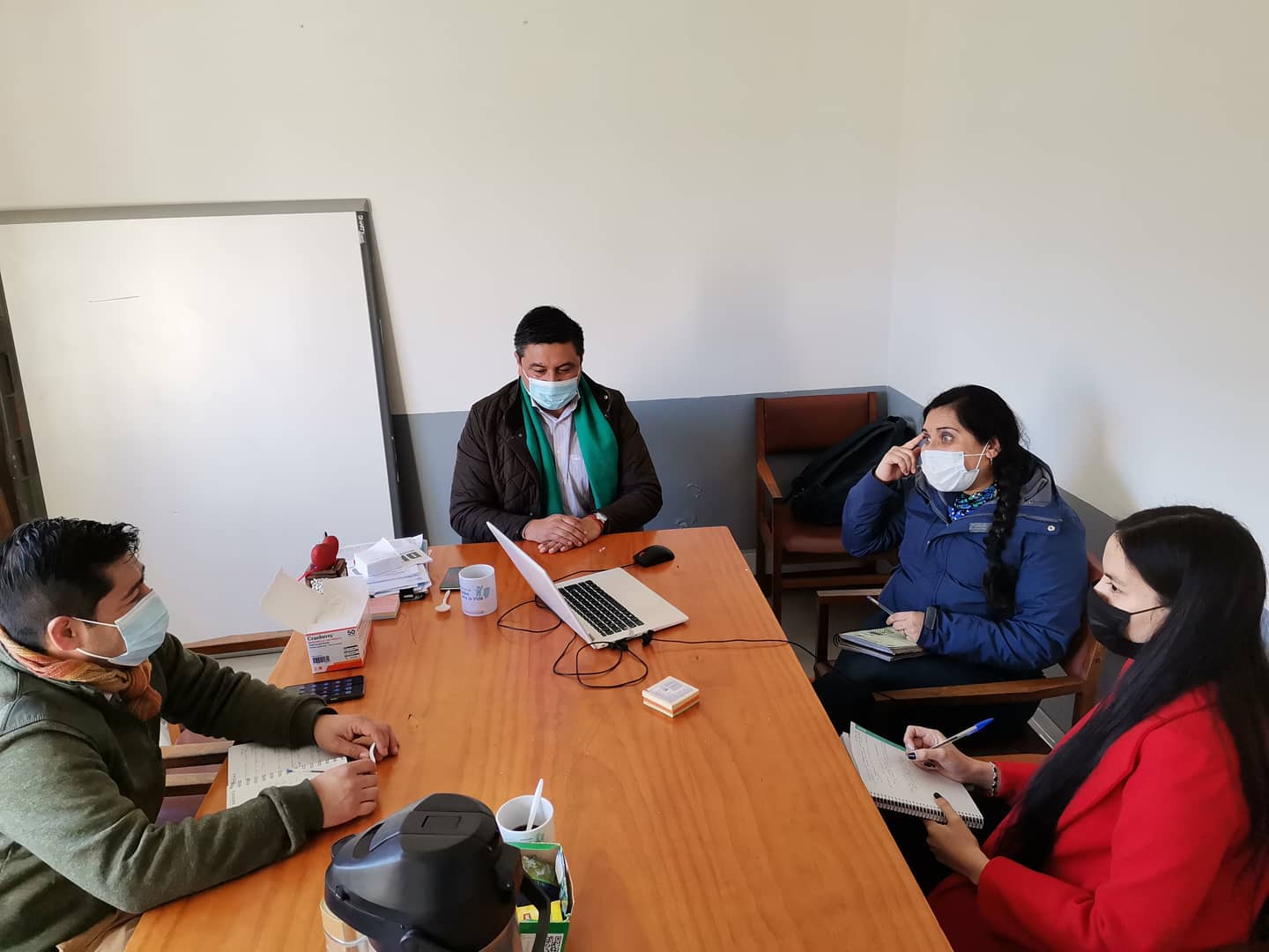 En este momento estás viendo Alcalde Alexis Pineda Ruiz, se reúne con coordinadora del programa Senda Previene Loncoche junto a encargada de organizaciones comunitarias y delegado municipal de Huiscapi, para interiorizarse y analizar nuevas acciones preventivas para la comuna.