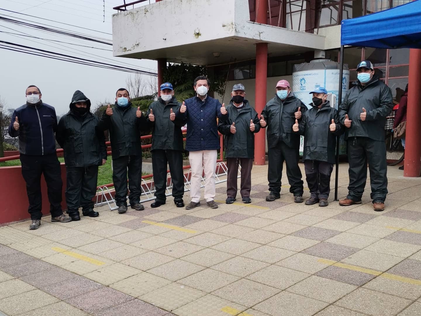 En este momento estás viendo MUNICIPALIDAD DE LONCOCHE ENTREGA INSUMOS A EQUIPO DE OPERACIONES.