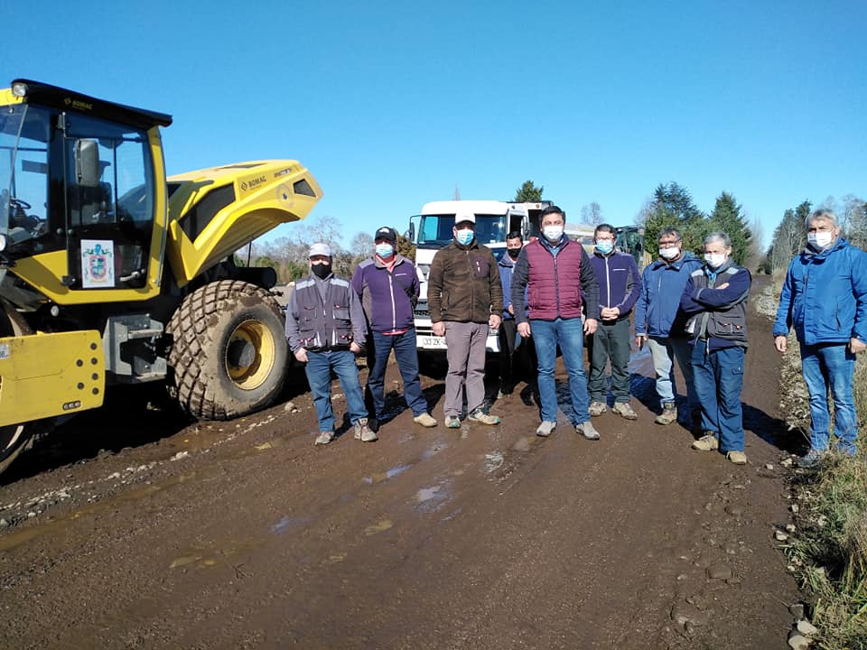 En este momento estás viendo EQUIPO DE OBRAS Y MANTENCIÓN DE CAMINOS, EN TERRENO!!!