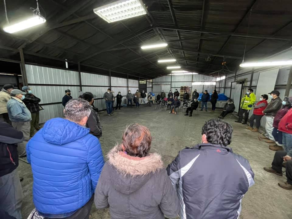 En este momento estás viendo ALCALDE SE REUNE EN TERRENO CON VECINOS DE QUESQUECHAN.