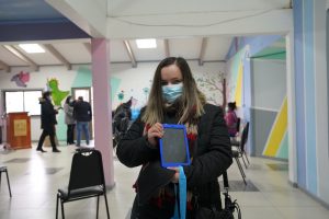 Lee más sobre el artículo ESCUELA ARAUCARIAS ENTREGA TABLET A ESTUDIANTES.