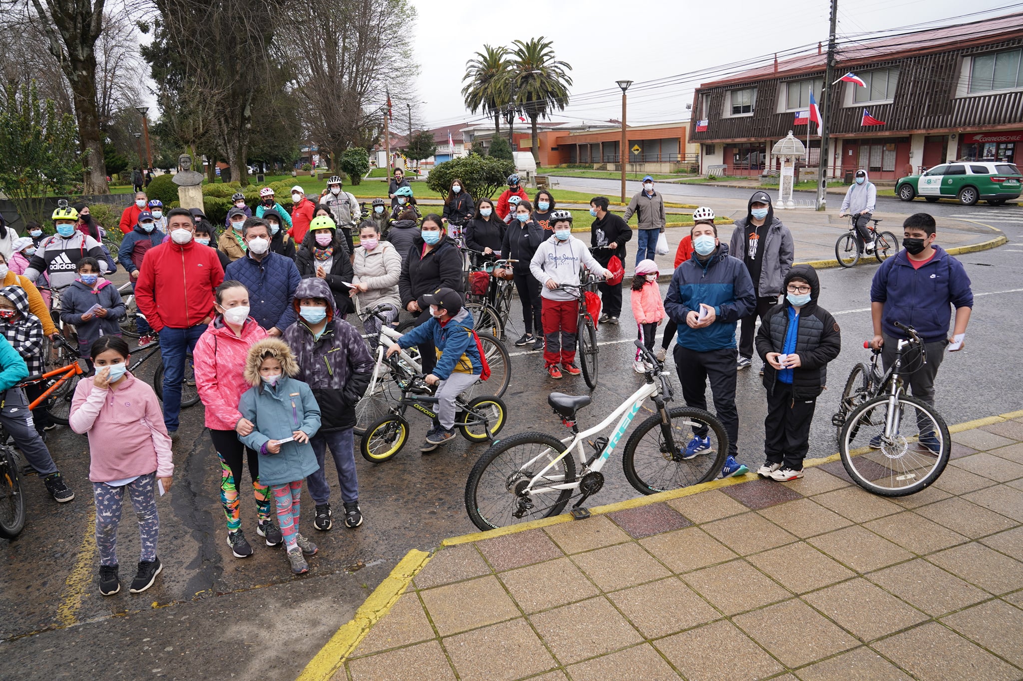 En este momento estás viendo LONCOCHE CELEBRO 121 AÑOS EN DOS RUEDAS Y BAJO LA LLUVIA.