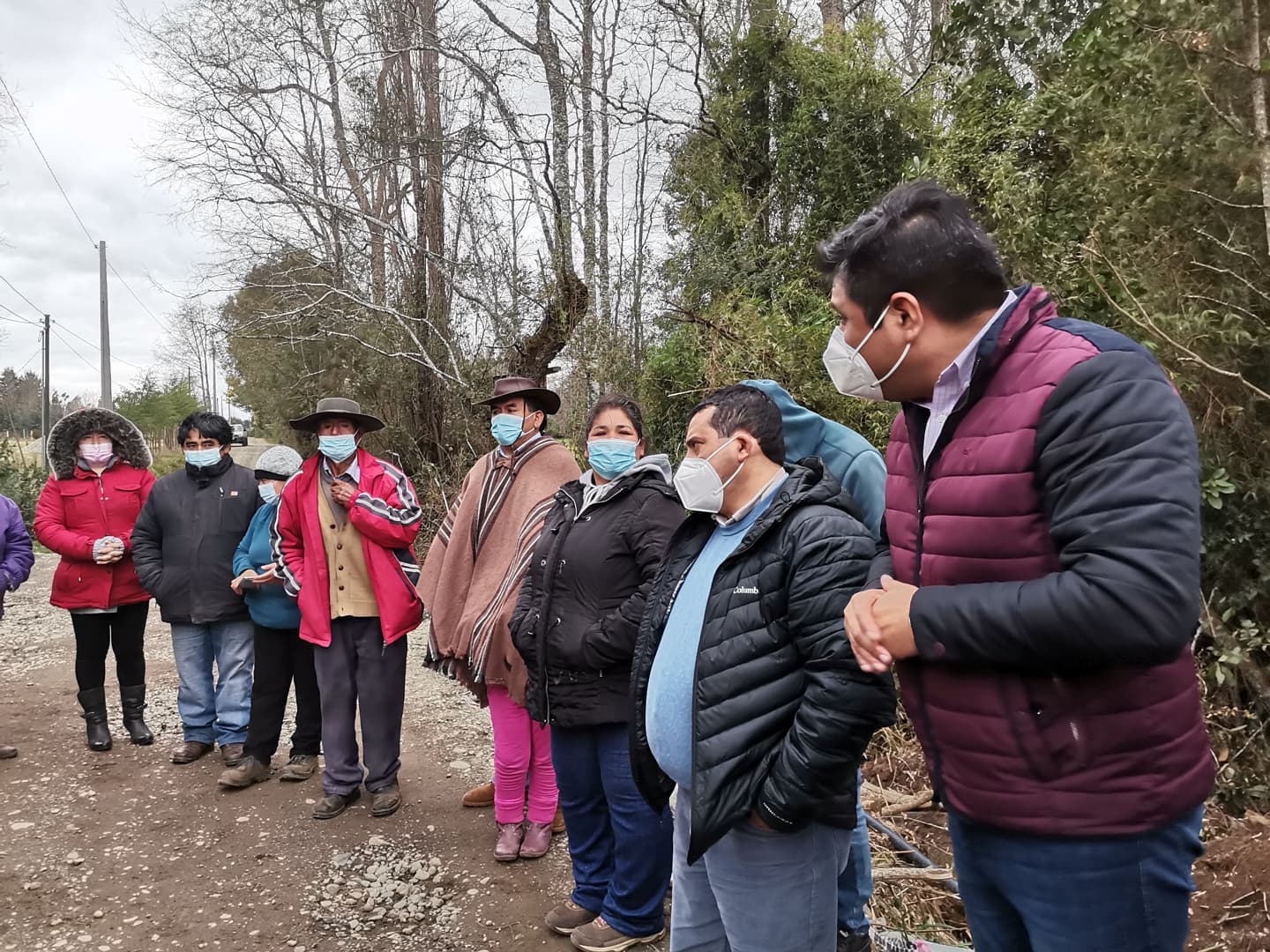 En este momento estás viendo ALCALDE Y DIDEL EN TERRENO JUNTO A VECINOS DE PULINGUE.
