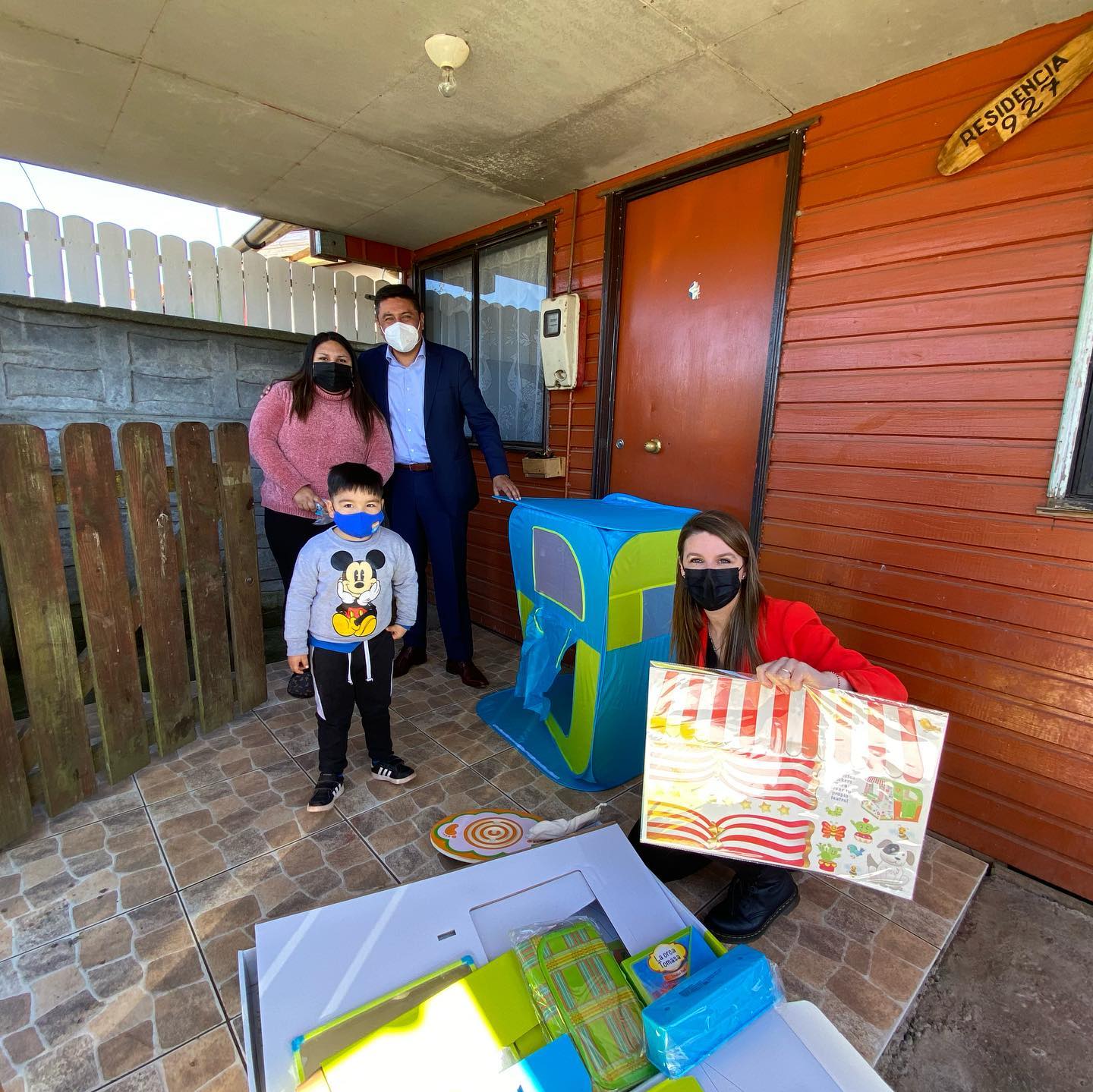En este momento estás viendo ALCALDE Y SEREMI, ENTREGAN RINJU A FAMILIAS DE LONCOCHE.