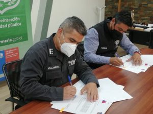 Lee más sobre el artículo MUNICIPALIDAD DE LONCOCHE FIRMA CONVENIO PSBC CON GENDARMERÍA.