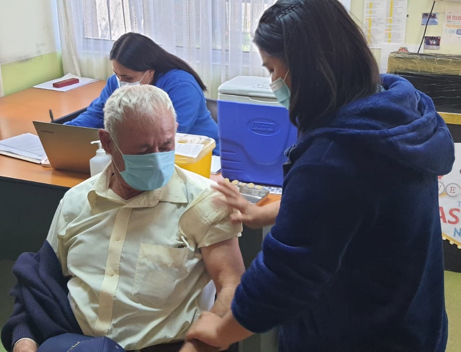 En este momento estás viendo PROCESO DE VACUNACIÓN DE PERSONAS MAYORES