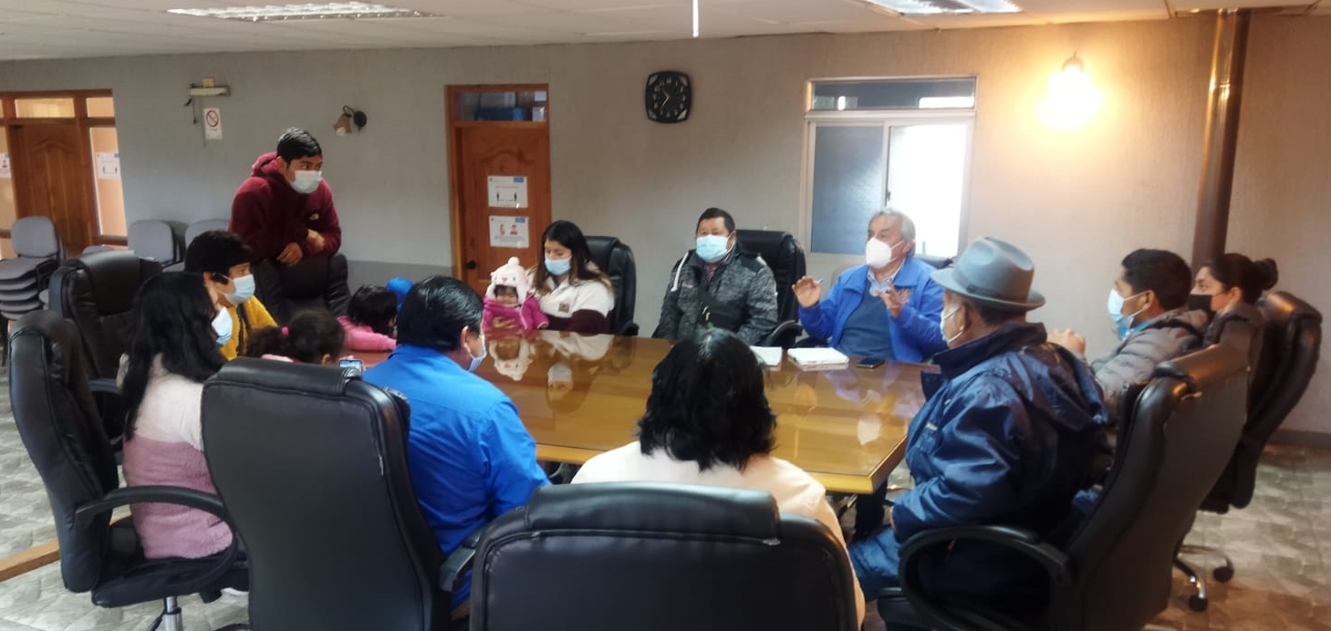 Lee más sobre el artículo ENCARGADO DE CAMINOS SOSTIENE ENCUENTRO CON COMUNIDAD DE PUDIÑAN.