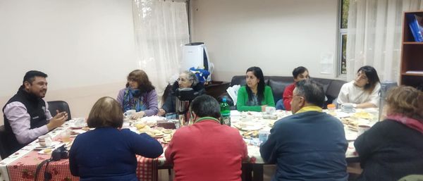 En este momento estás viendo GRUPO FOLCLÓRICO ADULTO MAYOR FLOR DEL COPIHUE SE REÚNE CON ALCALDE ALEXIS PINEDA.