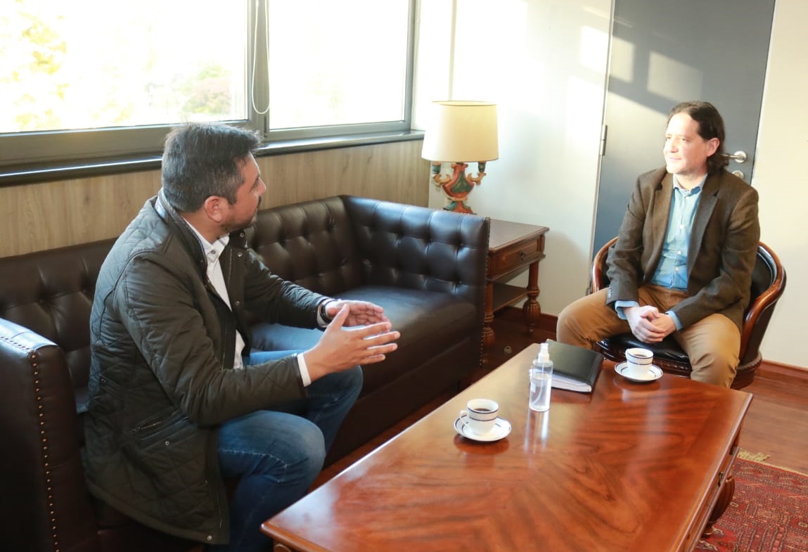 Lee más sobre el artículo ALCALDE ALEXIS PINEDA RUIZ SE REÚNE CON DELEGADO PRESIDENCIAL.