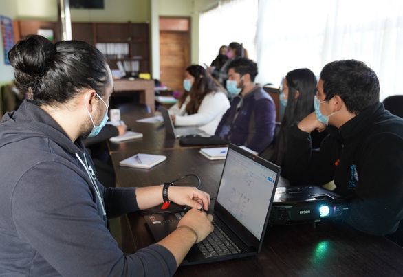 En este momento estás viendo CENTRO DIURNO NEWEN COORDINA PROGRAMA RADIAL.