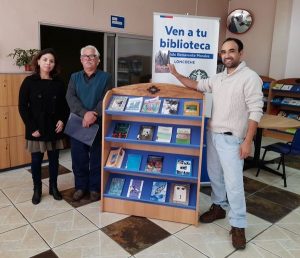 Lee más sobre el artículo BIBLIOTECA MUNICIPAL RECIBE LIBRO DONADO POR ESCRITOR DE RAMPEHUE