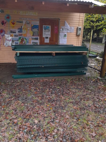 En este momento estás viendo LLEGARON LOS MATERIALES PARA EL CIERRE PERIMETRAL DE ESCUELA LUMACO SUR.