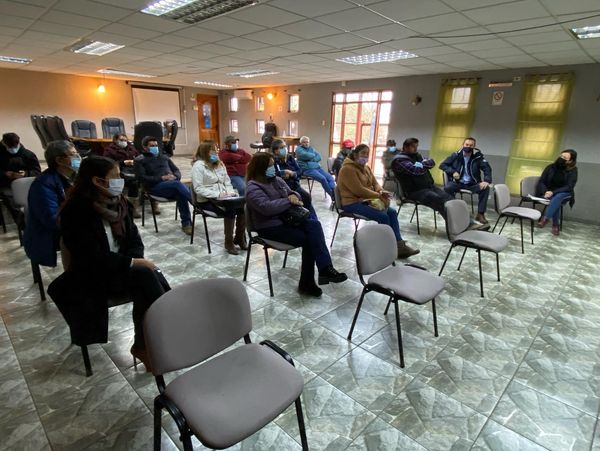 En este momento estás viendo VECINOS DE SECTOR ELOCOYAN SE REÚNEN CON EQUIPO SECPLAN.