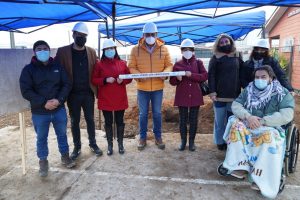 Lee más sobre el artículo COLOCAN PRIMERA PIEDRA AL ÁREA VERDE DE POBLACIÓN LOS ARAUCANOS EN LONCOCHE.