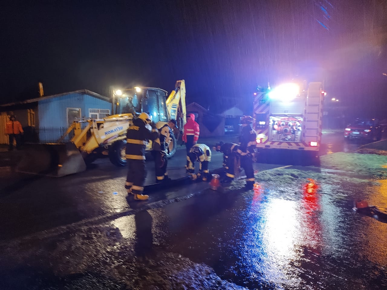 En este momento estás viendo EQUIPOS DE EMERGENCIA COMUNAL DE LONCOCHE ACTIVAN PROTOCOLO POR TEMPORAL QUE AFECTA A LA REGIÓN.