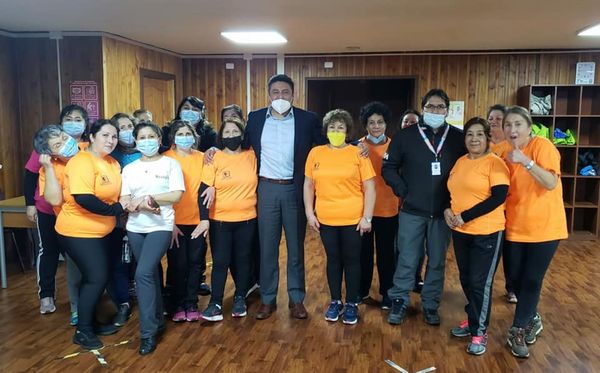 En este momento estás viendo GRUPO DE AERÓBICA RECIBE APOYO MUNICIPAL.