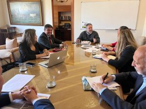 Lee más sobre el artículo ALCALDE ALEXIS PINEDA RUIZ SE REUNE CON SUBSECRETARIO DE OBRAS PÚBLICAS EN SANTIAGO.