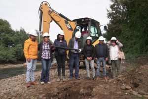 Lee más sobre el artículo REALIZAN PRIMERA PIEDRA DE CONSTRUCCIÓN DE DEFENSAS FLUVIALES DEL RIO CRUCES DE LONCOCHE.✅️