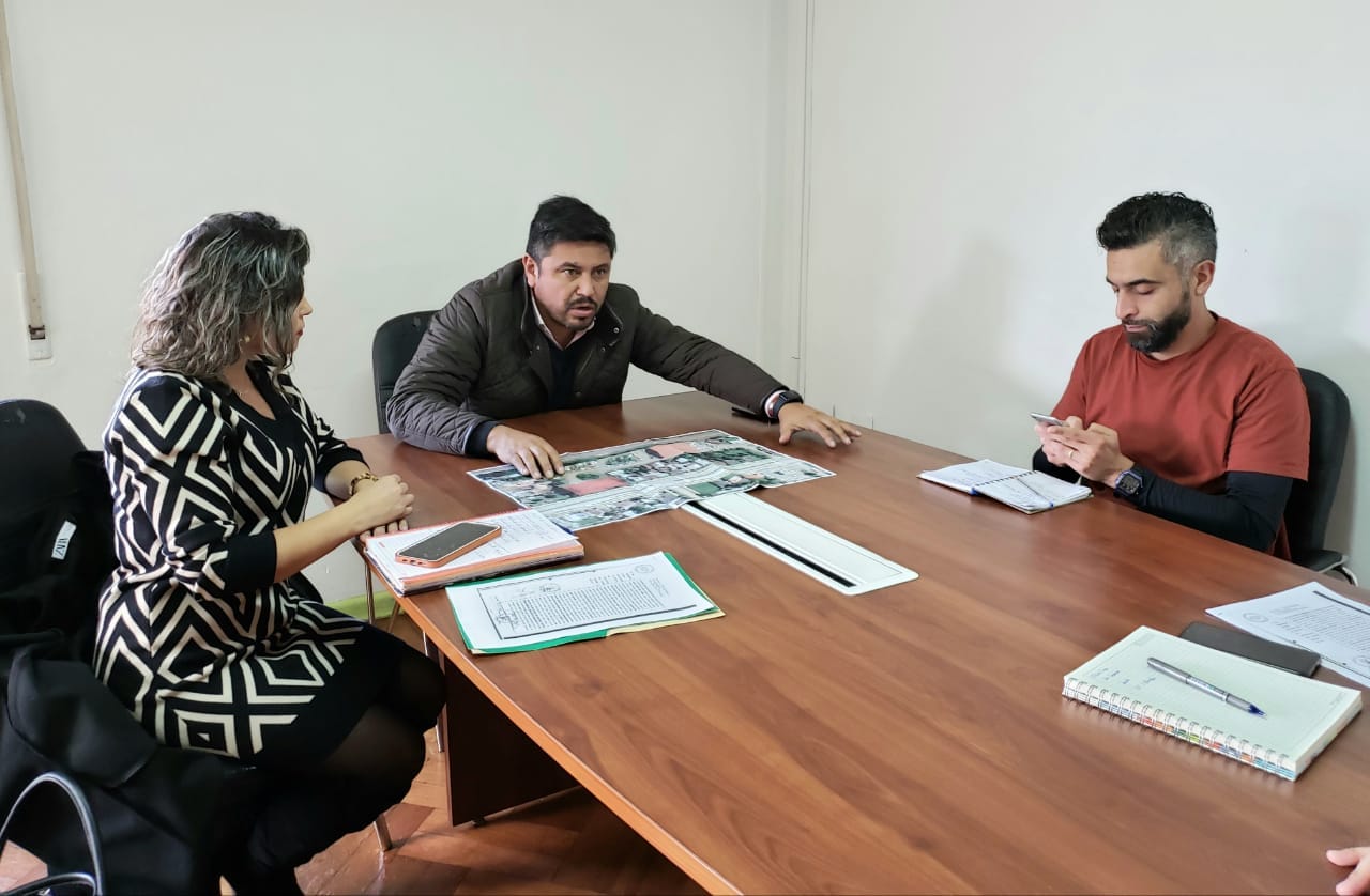 Lee más sobre el artículo ALCALDE SE REÚNE CON SEREMI DE MEDIO AMBIENTE.