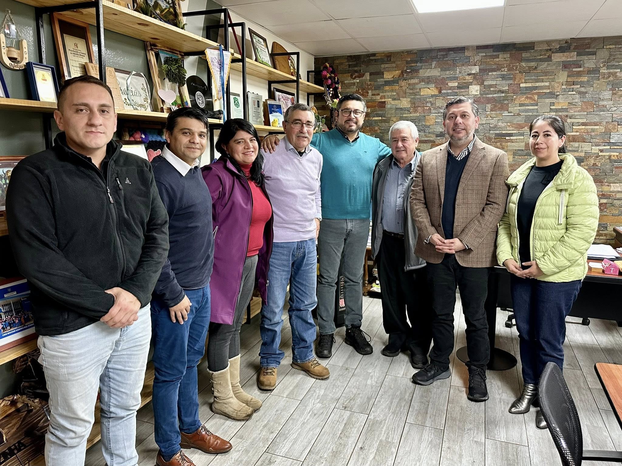 Lee más sobre el artículo ALCALDE Y AUTORIDADES MUNICIPALES SE REÚNE CON COLEGIO DE PROFESORES.