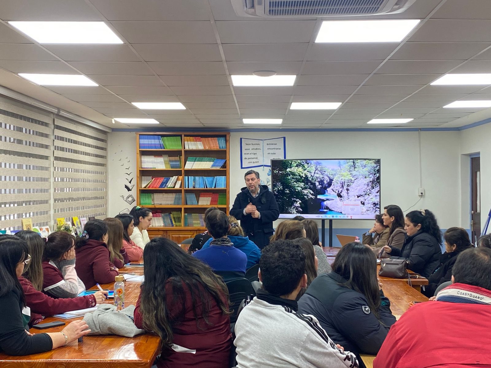 Lee más sobre el artículo ADMINISTRADOR MUNICIPAL SE REÚNE CON EQUIPO DOCENTE Y ASISTENTES DE LA EDUCACIÓN DE LA ESCUELA ARAUCARIAS.