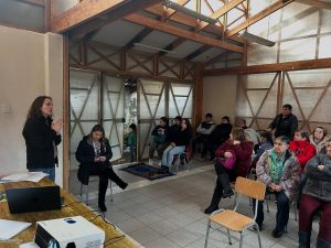 Lee más sobre el artículo VECINOS DE VILLA LOS CASTAÑOS INICIAN CAMINO HACIA LA REPOSICIÓN DE SUS VIVIENDAS.