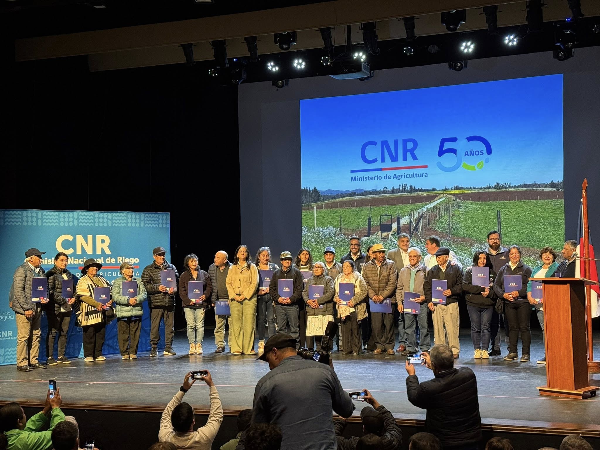 Lee más sobre el artículo Entrega de Bonos de Riego a Agricultores de Loncoche: fortaleciendo el desarrollo rural con identidad y futuro