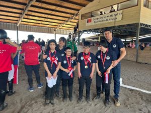 Lee más sobre el artículo ¡LONCOCHE BRILLA EN EL CAMPEONATO NACIONAL E INTERNACIONAL DE EQUITACIÓN ADAPTADA!