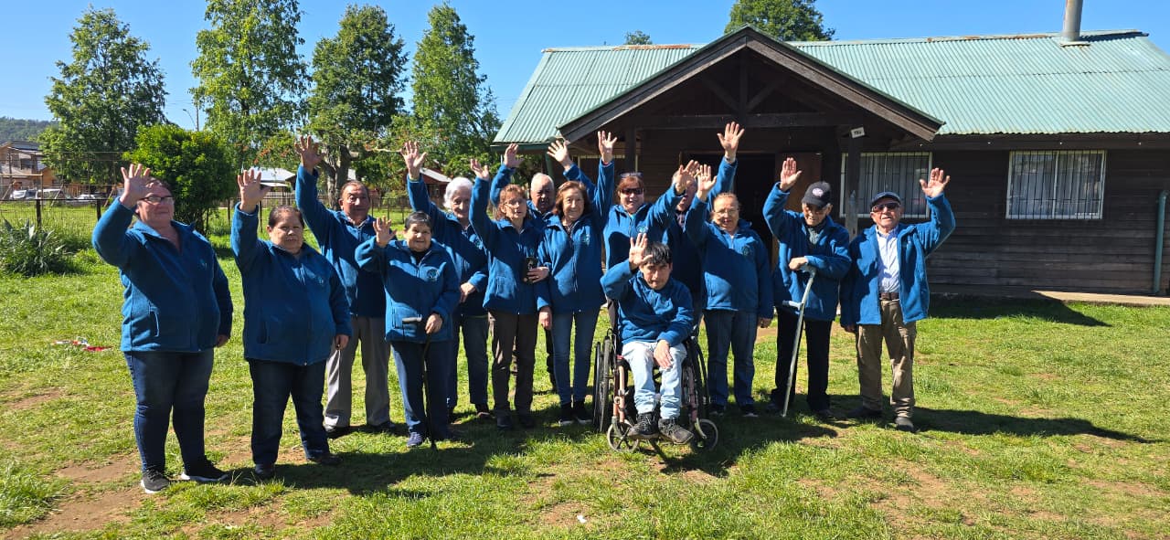 Lee más sobre el artículo Delegado Municipal de La Paz, Sebastián Robinson, se reúne con el Club de Personas Mayores “Esperanza”