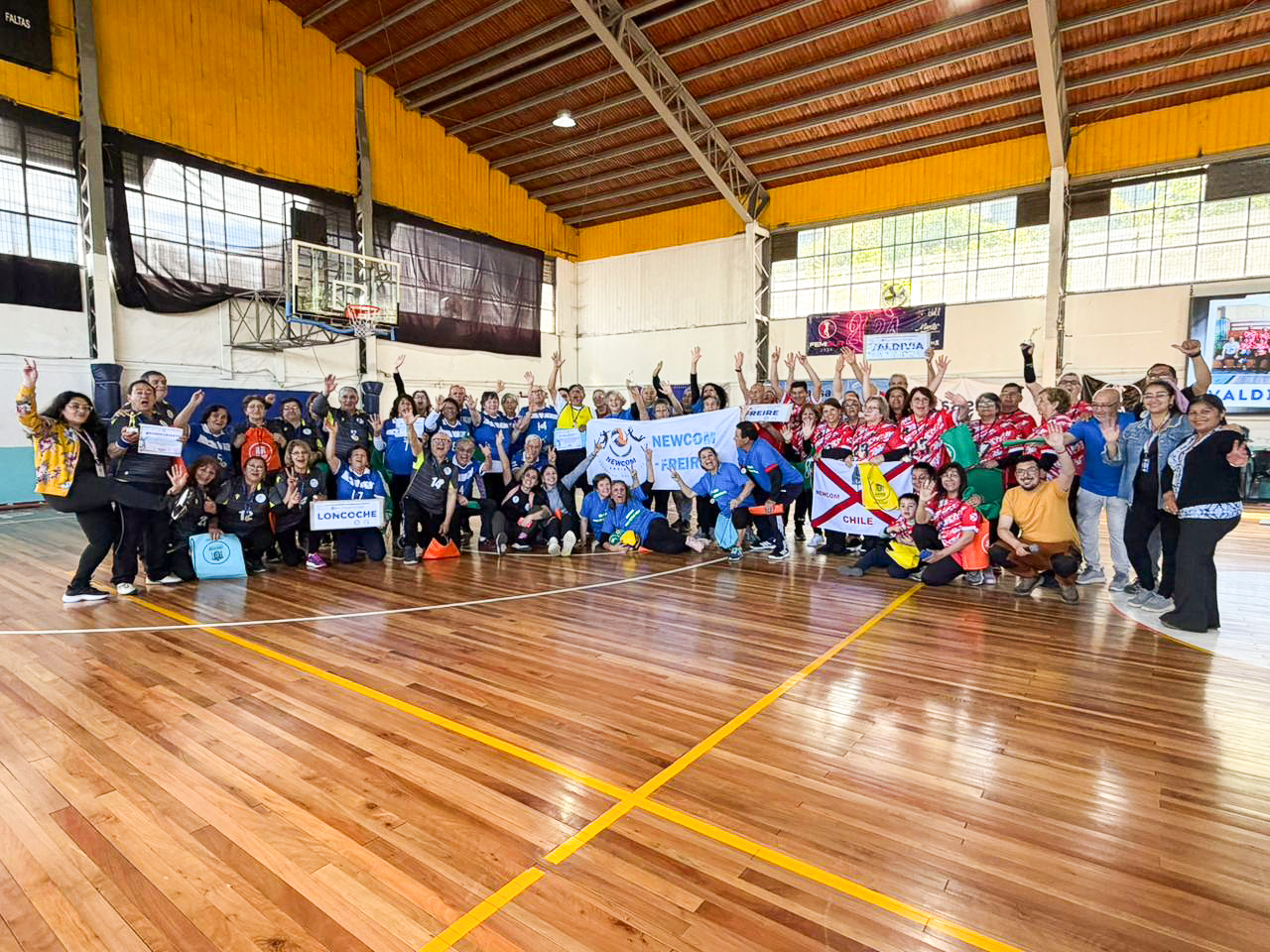 Lee más sobre el artículo Segundo Encuentro Interregional de Newcom Voleibol Adaptado para Personas Mayores – Loncoche 2025