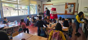 Lee más sobre el artículo Delegación Municipal y SENDA Previene llevan alegría y solidaridad a la Escuela Domitila Pina Parra 💪❤