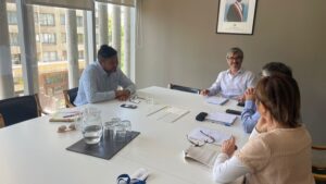 Lee más sobre el artículo ALCALDE AVANZA GESTIONES PARA CALLE TECHADA EN SANTIAGO