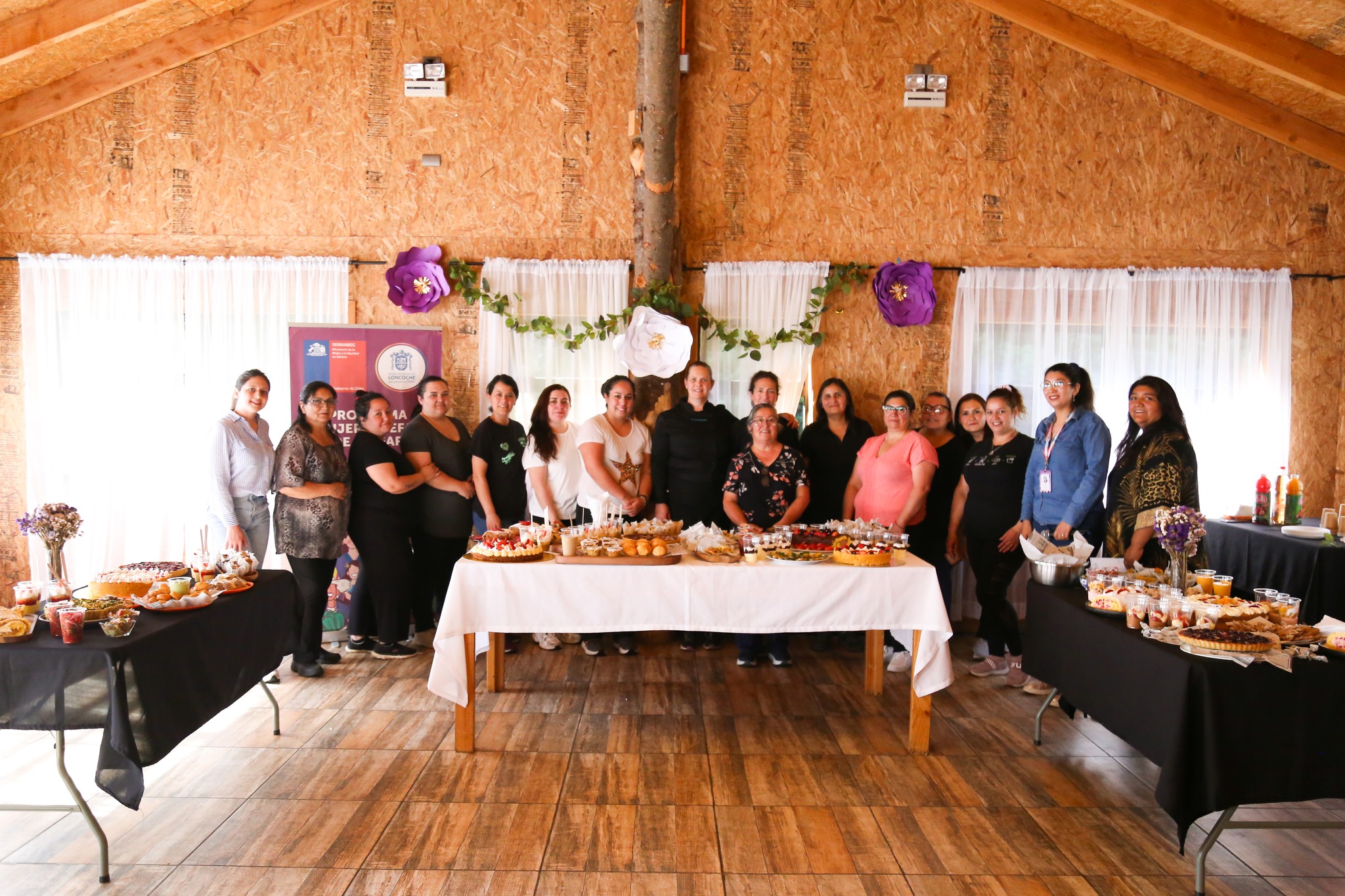 Lee más sobre el artículo CERTIFICAMOS A 14 MUJERES JEFAS DE HOGAR EN REPOSTERÍA MODERNA