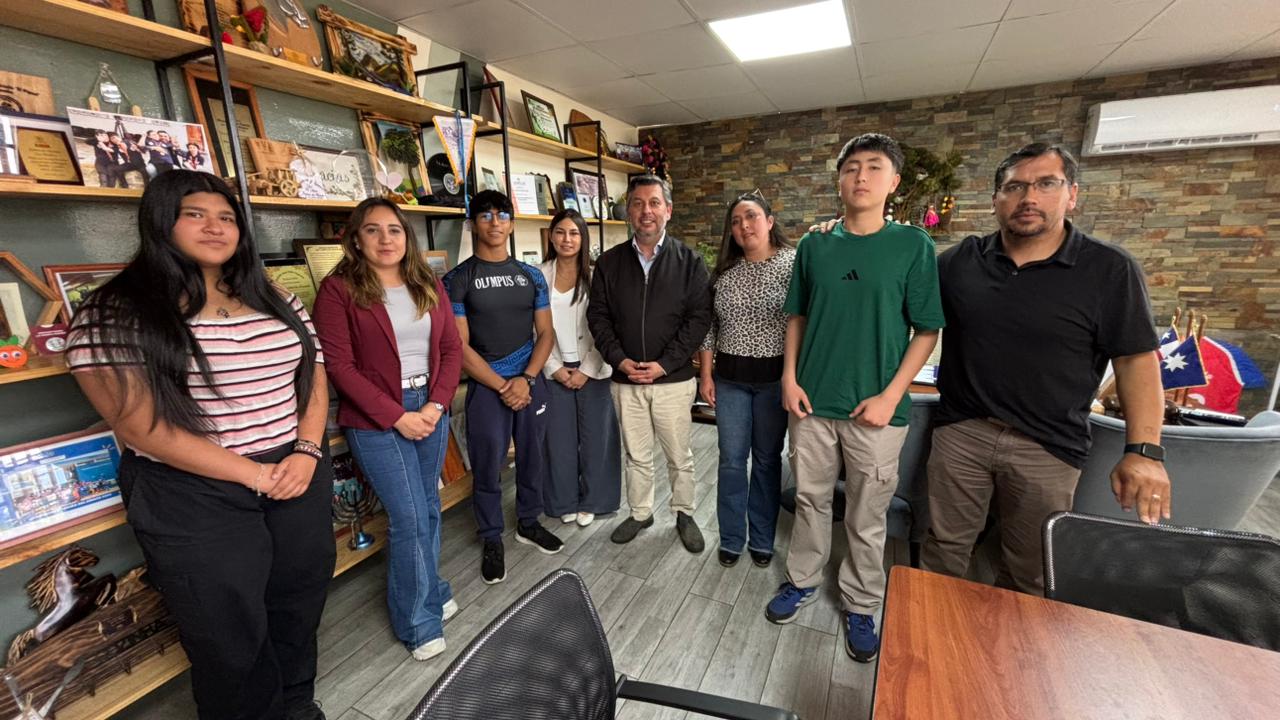 Lee más sobre el artículo Reconocimiento a Tres Destacados Deportistas de Loncoche