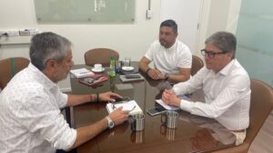 Lee más sobre el artículo ALCALDE GESTIONA AVANCES CLAVE EN INFRAESTRUCTURA VIAL PARA LA COMUNA.