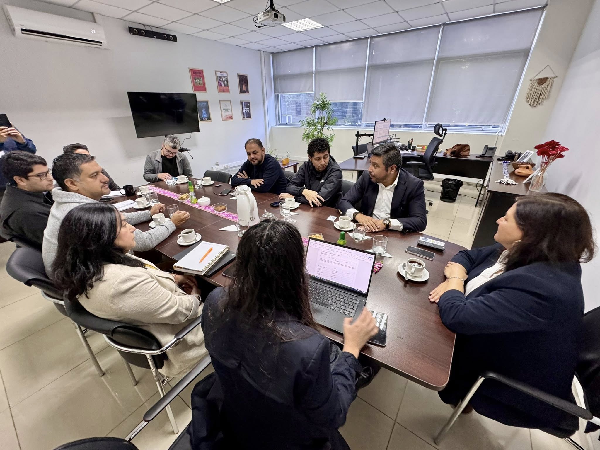En este momento estás viendo ALCALDE, SECPLAN Y DIDEL SE REÚNE CON LA DIRECTORA REGIONAL DE JUNJI EN EL MARCO DEL PROYECTO JARDÍN CORAZÓN CONTENTO