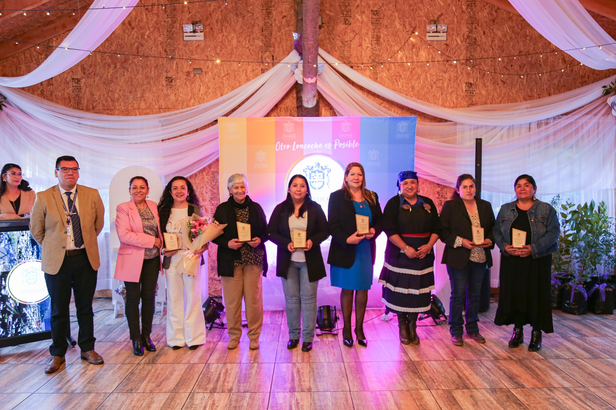 En este momento estás viendo CEREMONIA DE RECONOCIMIENTO A MUJERES LIDERESAS DE LONCOCHE
