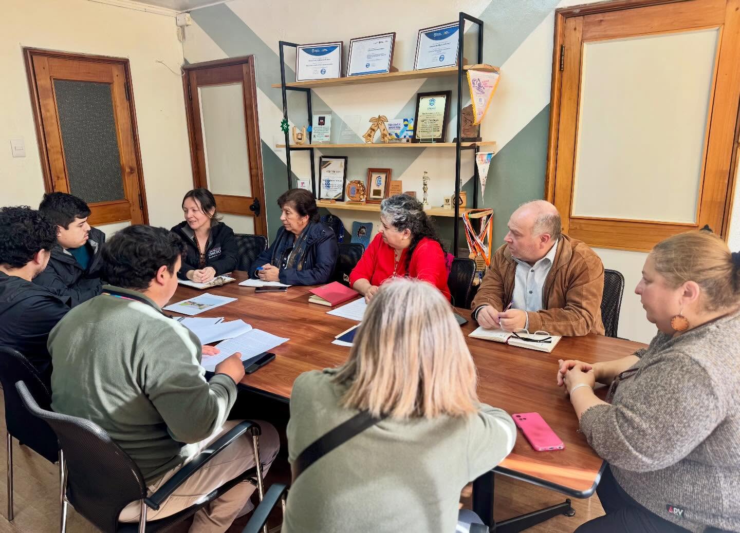 Lee más sobre el artículo Equipos DIDEL y SECPLAN se reunieron con la Mesa de la Mujer Rural