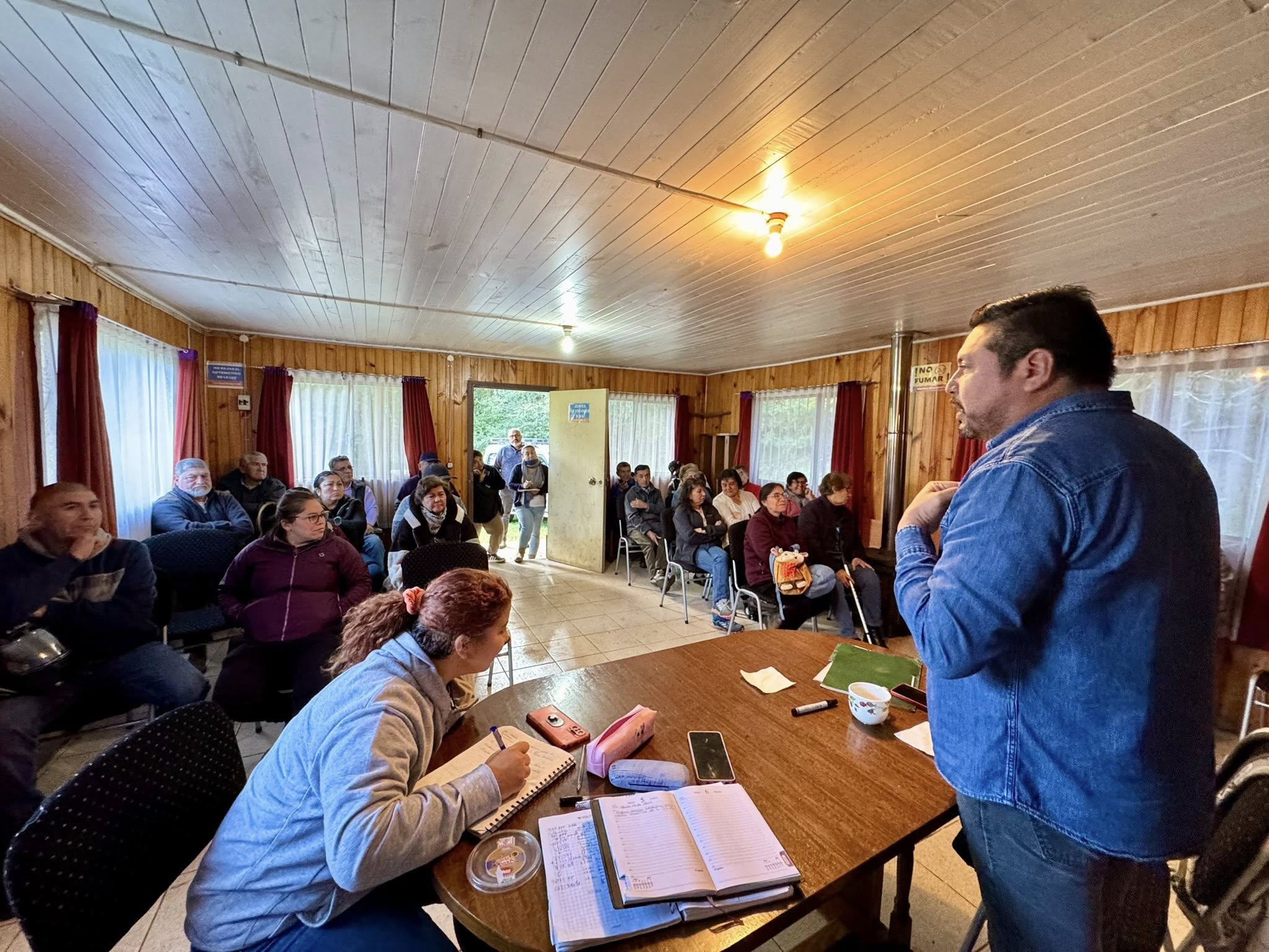 Lee más sobre el artículo Alcalde asiste a reunión de la Junta de Vecinos de Collico Bajo