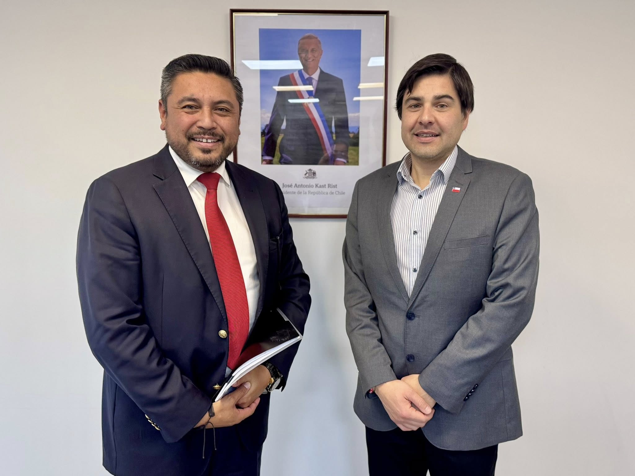 En este momento estás viendo ALCALDE SE REÚNE CON SEREMI DE VIVIENDA POR MEGA PROYECTO LA HACIENDA Y VILLA JARDÍN I