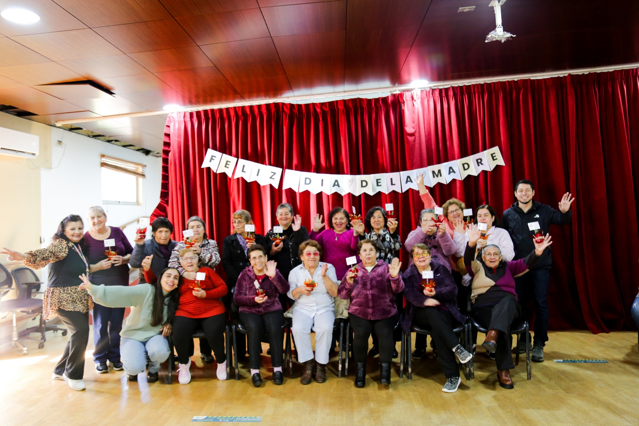 En este momento estás viendo CENTRO DIURNO COMUNITARIO NEWEN CONMEMORA EL DÍA DE LA MADRE