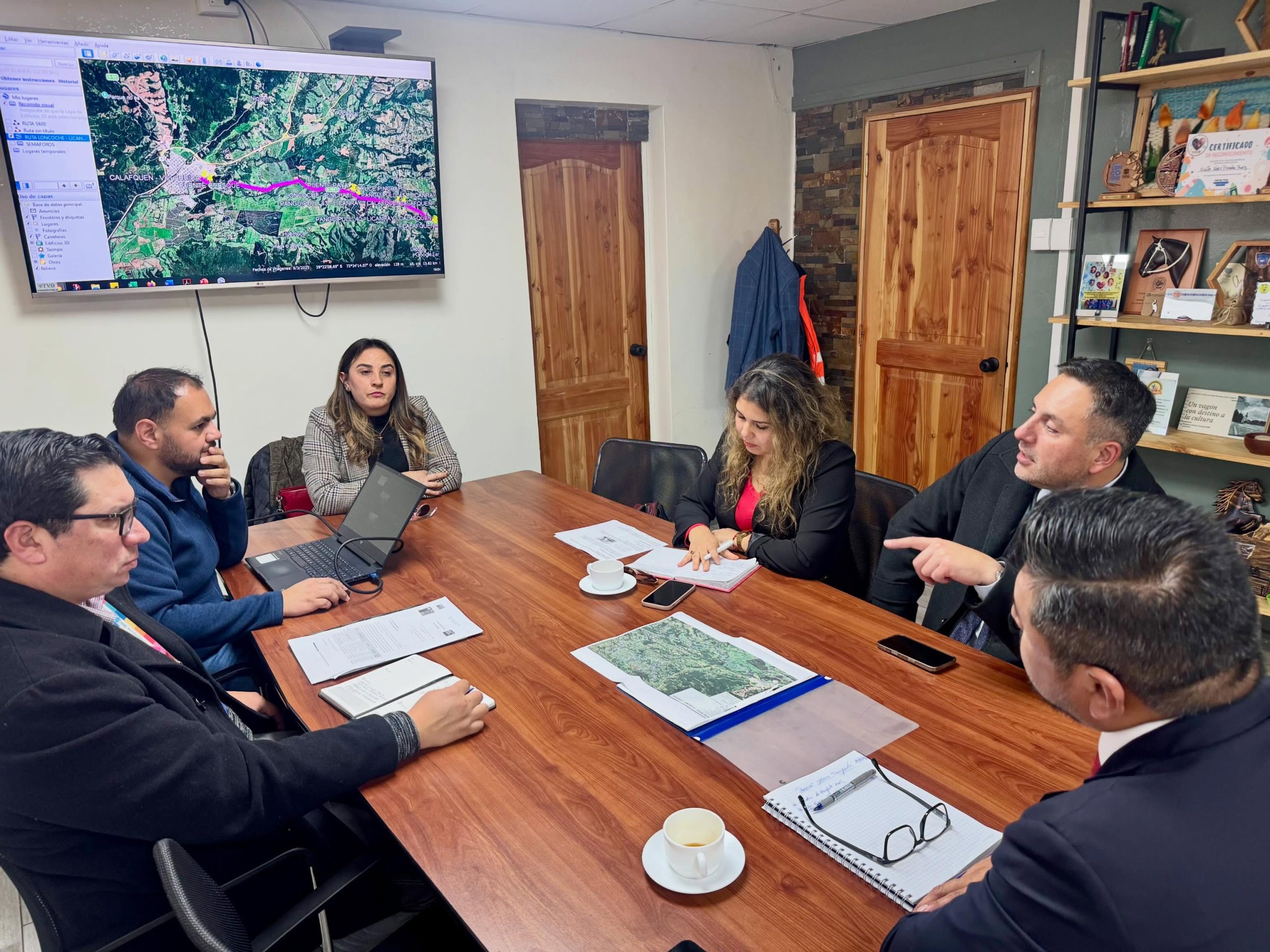 Lee más sobre el artículo ALCALDE Y EQUIPO MUNICIPAL SE REÚNEN CON SEREMI DE TRANSPORTES Y TELECOMUNICACIONES