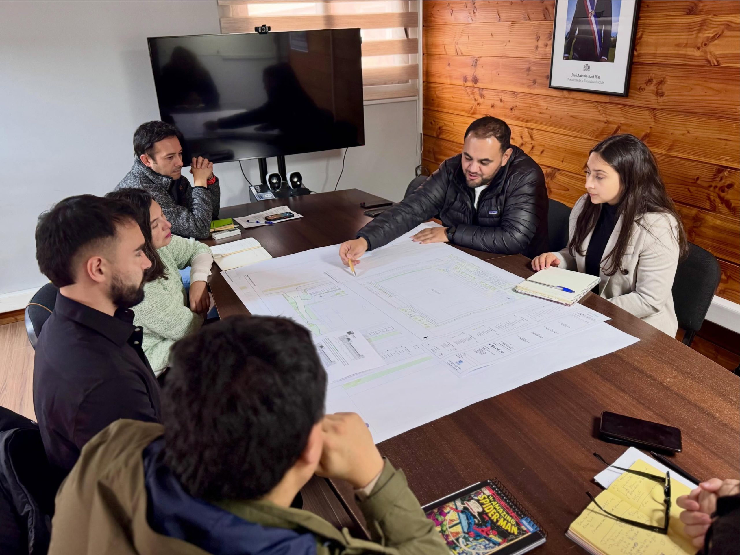 Lee más sobre el artículo EQUIPO SECPLAN SE REÚNE CON MINVU PARA AVANZAR EN EL PROYECTO DE PARQUE ESTADIO DE HUISCAPI