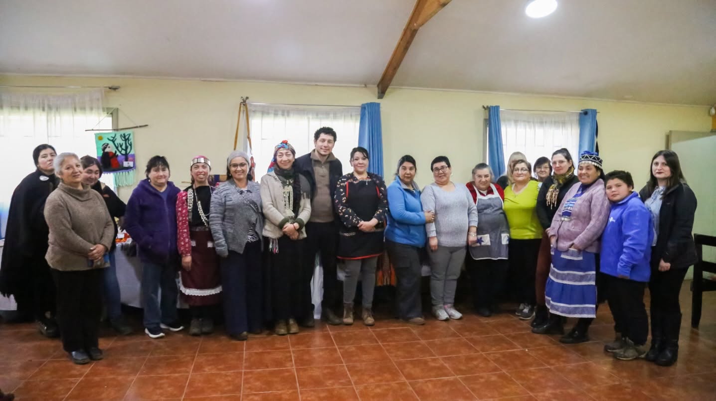 En este momento estás viendo MUJERES DE LONCOCHE COMPARTEN SABERES EN TELAR MAPUCHE