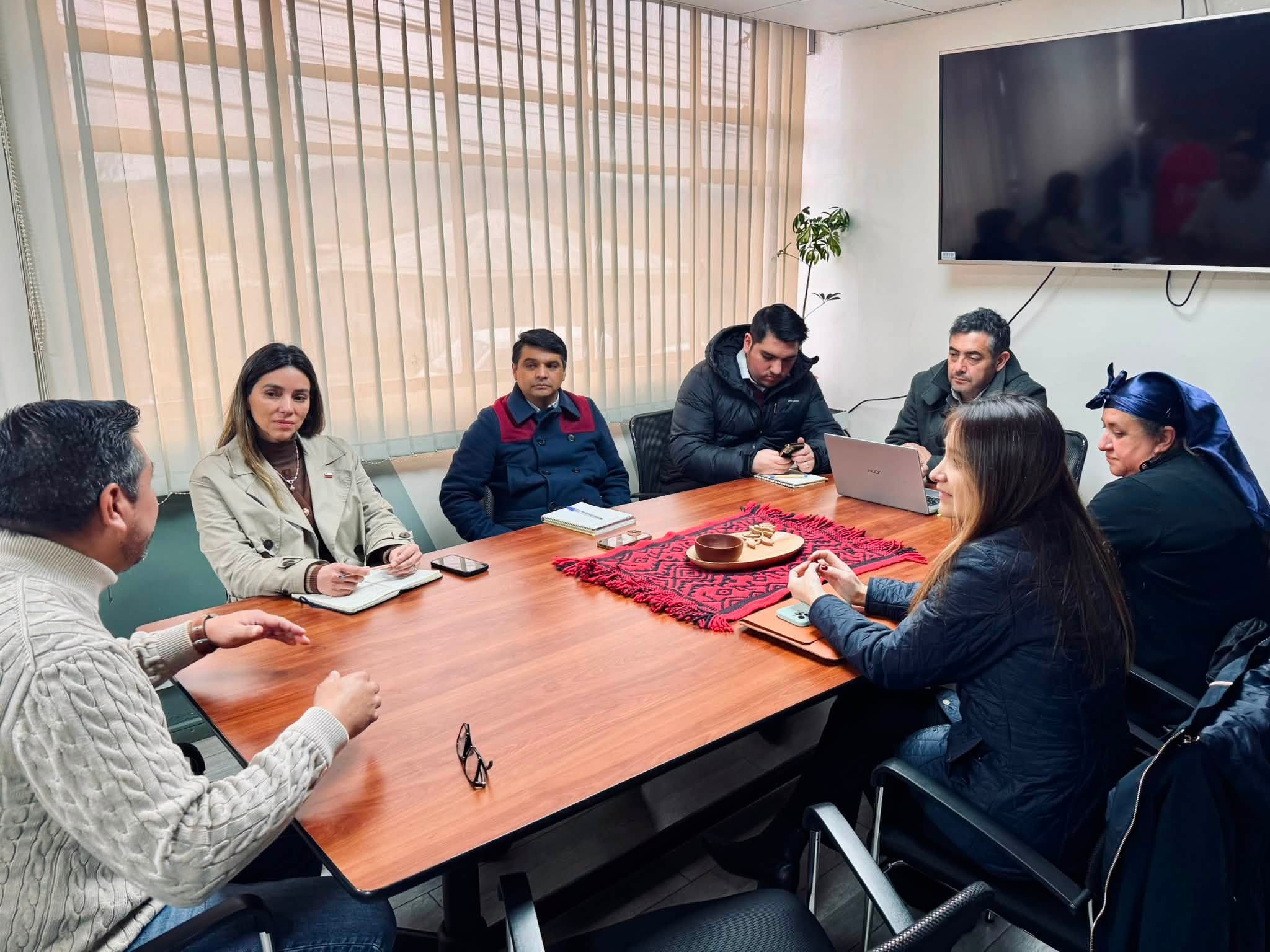 En este momento estás viendo ALCALDE SOSTIENE REUNIÓN CON COORDINADORA DEL PLAN BUEN VIVIR, JUNTO A AUTORIDADES REGIONALES PARA AVANZAR EN TEMAS PRIORITARIOS PARA LA COMUNA