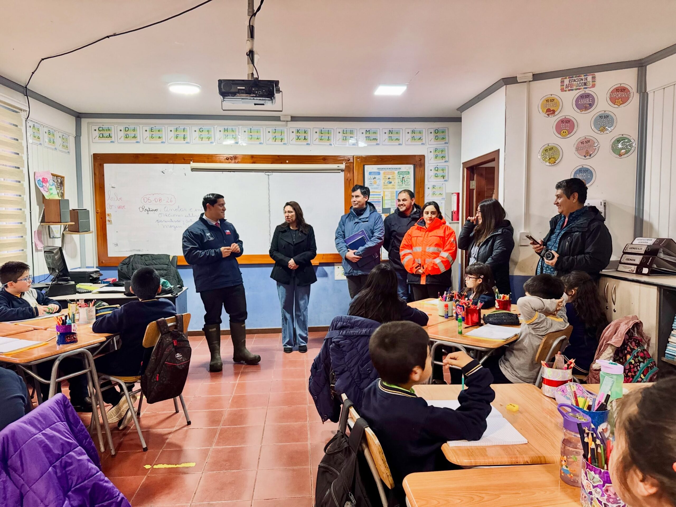 Lee más sobre el artículo SEREMI DE EDUCACIÓN VISITA LONCOCHE PARA COORDINAR APOYO A ESTABLECIMIENTOS AFECTADOS POR LA EMERGENCIA CLIMÁTICA
